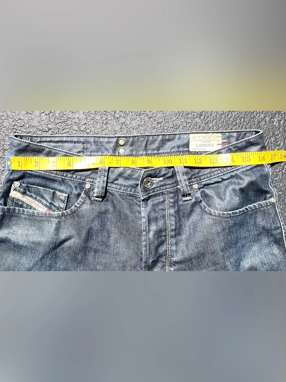 Diesel Men's Denim Cutoff Shorts Larkee Blue Wash Frayed Raw-edge Hems Size 31